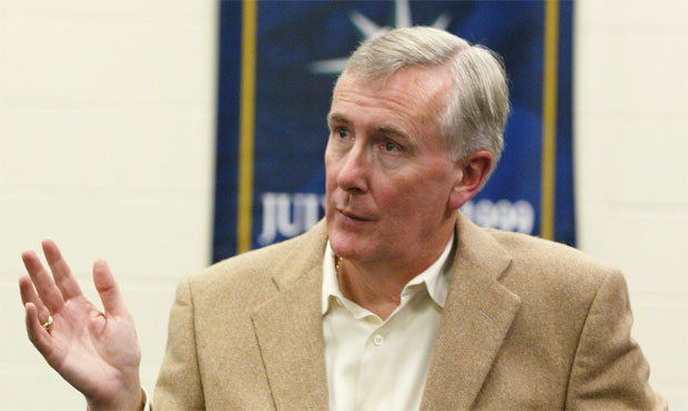 Mariners CEO Howard Lincoln will step down for his post, sources tell 710 ESPN Seattle's Mike Salk....