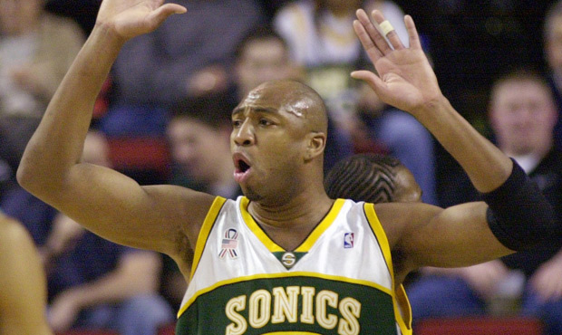 Vin Baker, who spent five seasons in Seattle, will return to the NBA as an analyst for the Bucks. (...