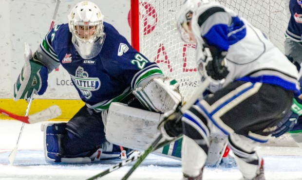 T-Birds goalie Matt Berlin focuses on the puck during Seattle's 5-0 win Saturday (Brian Liesse/T-Bi...