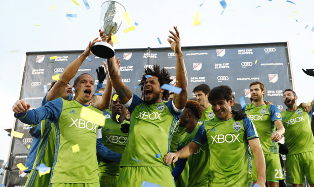 Roman Torres, who scored the winning goal Saturday, has had his option for next season picked up. (...