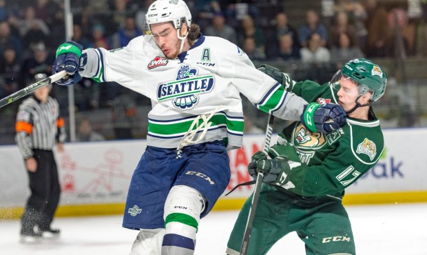 Seattle's Turner Ottenbreit fights off Matt Fonteyne during the T-Birds 6-1 win over Everett (Brian...
