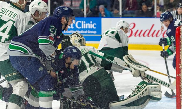 The Thunderbirds will look to continue getting traffic in front of Everett goalie Carter Hart (Bria...