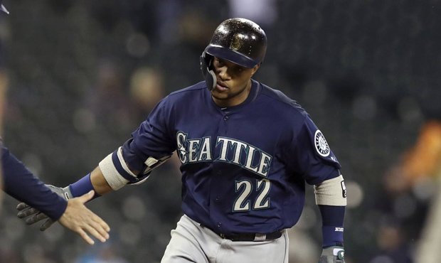 Robinson Canó could return to the Mariners on a proverbial white horse for the playoff race. (AP)...