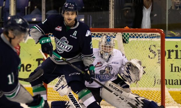 Seattle's Matthew Wedman sets a screen in front of Victoria Royals goalie Brock Gould (Jay Wallace ...