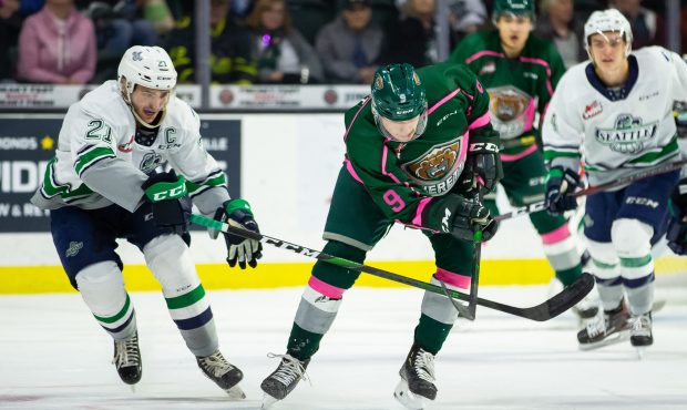Seattle's Matthew Wedman and Everett's Dawson Butt fight for the puck Saturday night.  (Photo by Ch...