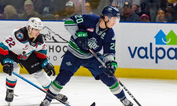 Seattle's Conner Bruggen-Cate is chased by Kelowna's Dillon Hamaliuk Friday night. (Brian Liesse/T-...