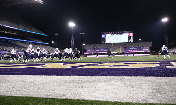 UW Huskies Apple Cup...
