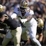
              Minnesota defensive lineman Boye Mafe, right, reaches out to tackle Colorado quarterback Brendon Lewis in the first half of an NCAA college football game Saturday, Sept. 18, 2021, in Boulder, Colo. (AP Photo/David Zalubowski)
            