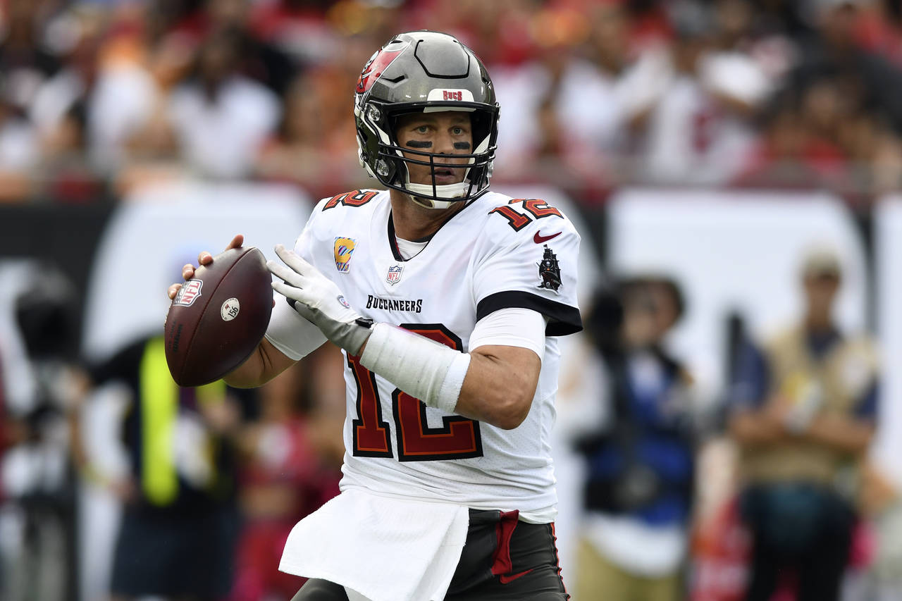Tampa Bay Buccaneers quarterback Tom Brady (12) prepares to throw his 600th career touchdown pass d...