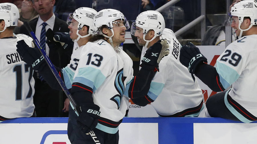 Seattle Kraken Brandon Tanev...