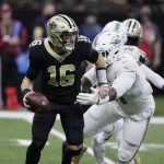 Waddle shines, Dolphins beat Saints 20-3 to win 7th straight