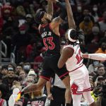 DeRozan powers Bulls to 111-105 win over Raptors