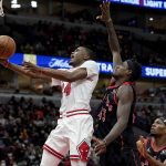 DeRozan powers Bulls to 111-105 win over Raptors