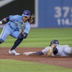 Berríos sharp as Jays blank Mariners behind Springer triple