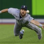 Berríos sharp as Jays blank Mariners behind Springer triple