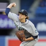 Berríos sharp as Jays blank Mariners behind Springer triple