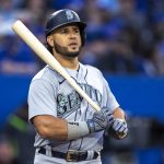 Berríos sharp as Jays blank Mariners behind Springer triple