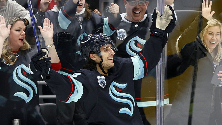 Seattle Kraken Brandon Tanev...