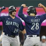 Mariners win 14th in row, Rodríguez key hit to beat Rangers