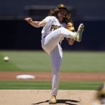 Gilbert wins 10th, surging Mariners sweep sliding Padres