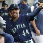 Mariners get back to winning formula, hold off Rangers 4-3