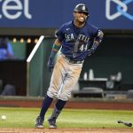 Mariners win 14th in row, Rodríguez key hit to beat Rangers