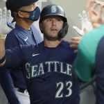 Mariners get back to winning formula, hold off Rangers 4-3