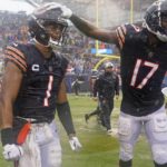 Fields throws 2 TDs, Bears top 49ers 19-10 in Eberflus debut