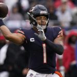 Fields throws 2 TDs, Bears top 49ers 19-10 in Eberflus debut