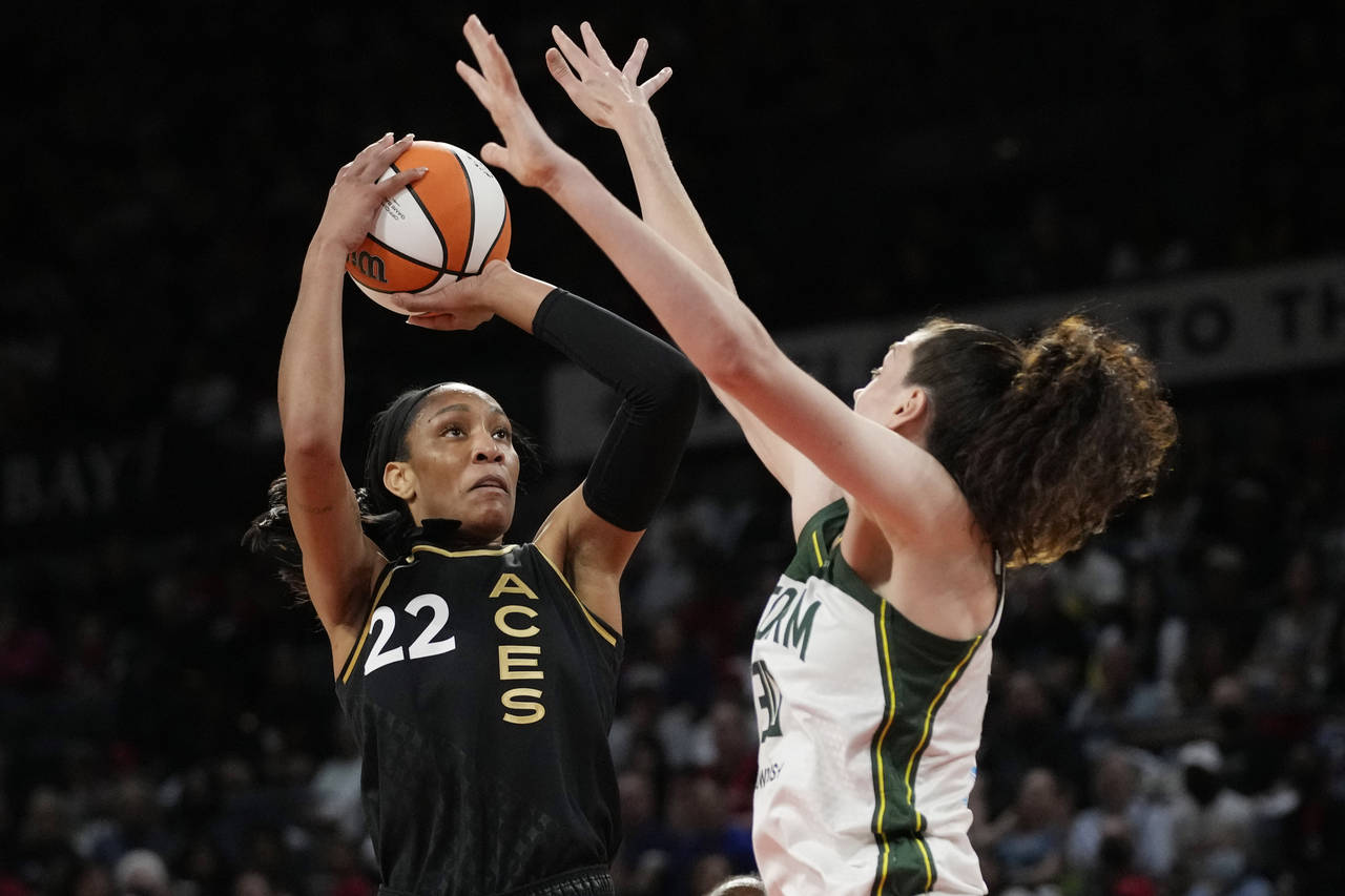 A'ja Wilson giúp Aces cân bằng tỷ số trong loạt trận playoff WNBA với Storm
