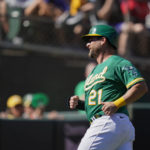 A's Stephen Vogt hits homer in final game before retirement