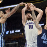 Fox scores 32 as Kings beat Grizzlies for 7th straight win
