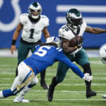 Jalen Hurts' late TD run gives Eagles 17-16 win over Colts