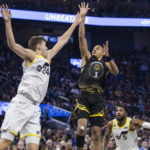 Stephen Curry scores 33 points as Warriors beat Jazz 129-118