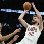 Bucks storm back in 2nd half to beat Cavaliers 117-102
