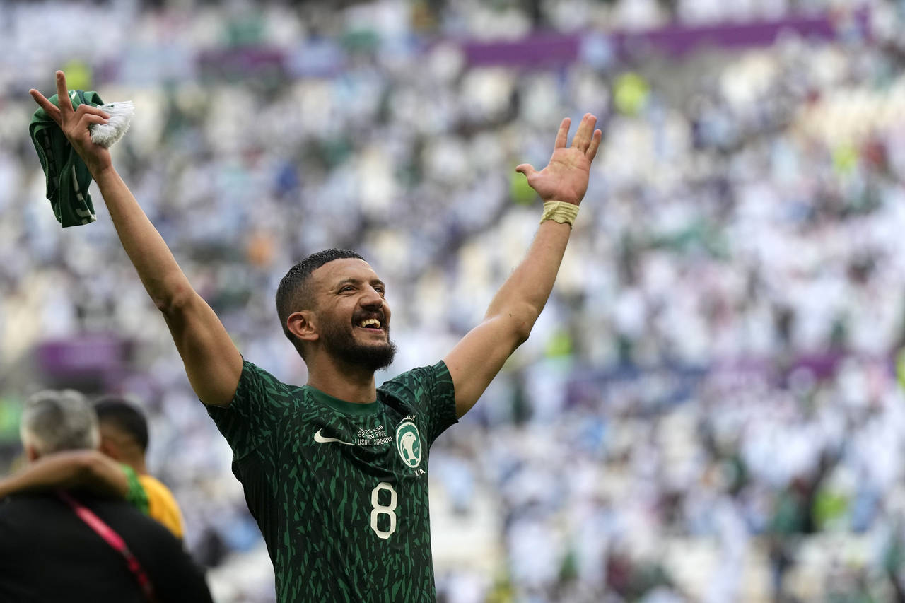 Abdulelha Al-Malki celebra la victoria 2-1 de Arabia Saudí ante Argentina en el partido del Grupo ...