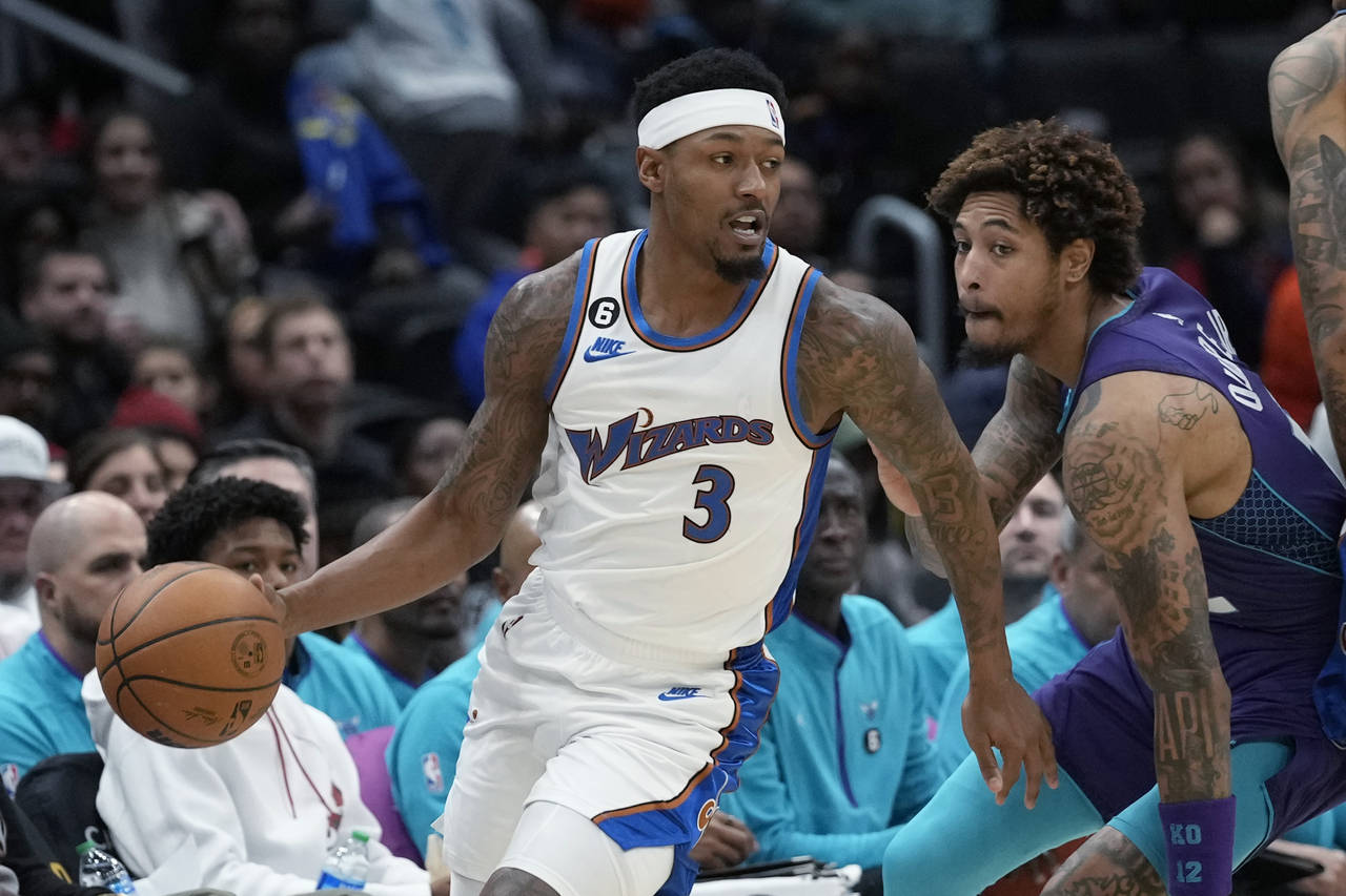 Washington Wizards guard Bradley Beal (3) moves past Charlotte Hornets guard Kelly Oubre Jr., right...