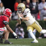 No. 1 Georgia overcomes slow start, routs Georgia Tech 37-14