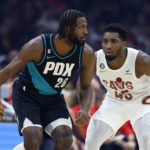 Mitchell scores 34, Cavaliers beat Trail Blazers 114-96
