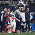 Cowboys TEs play live 'Whac-A-Mole' to celebrate vs. Giants