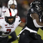 Texas Tech scores late touchdown to beat Iowa State 14-10