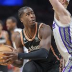 Young has 35 points, Hawks end Kings' 7-game winning streak