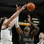 Murray has career night: 31 points, 20 rebounds in Iowa win