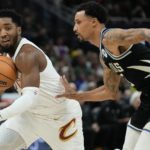 Bucks storm back in 2nd half to beat Cavaliers 117-102
