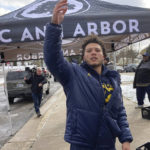 Michigan RB Blake Corum gives thanks during Ohio State week