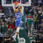 DeRozan scores 36, Bulls down Bucks 118-113