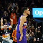 Devin Booker scores 51 points in 3 quarters, Suns rout Bulls