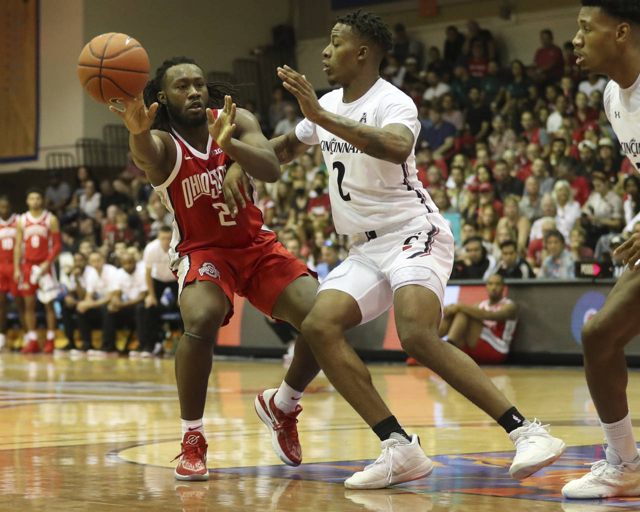 Ohio State guard Bruce Thornton (2) makes a pass away from Cincinnati guard Landers Nolley II durin...