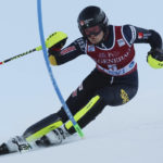 American Mikaela Shiffrin takes 1st-run lead at WCup slalom