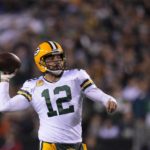 Packers' Aaron Rodgers leaves vs. Eagles with oblique injury